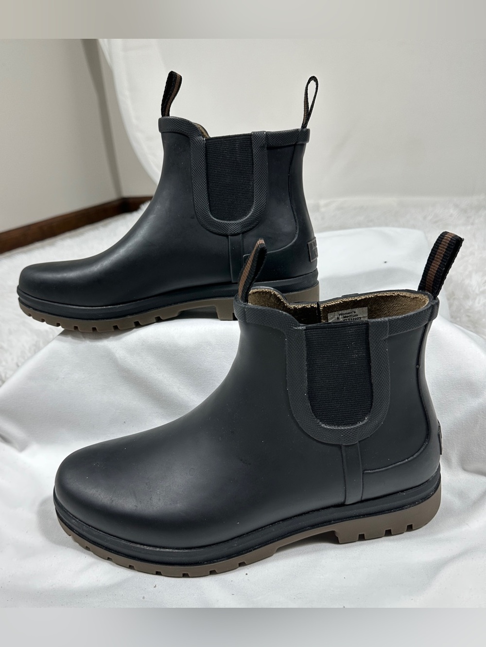 LL Bean Wellie Rugged Chelsea Rain Boots Womens 9 Black Waterproof Ankle Booties - Picture 3 of 12